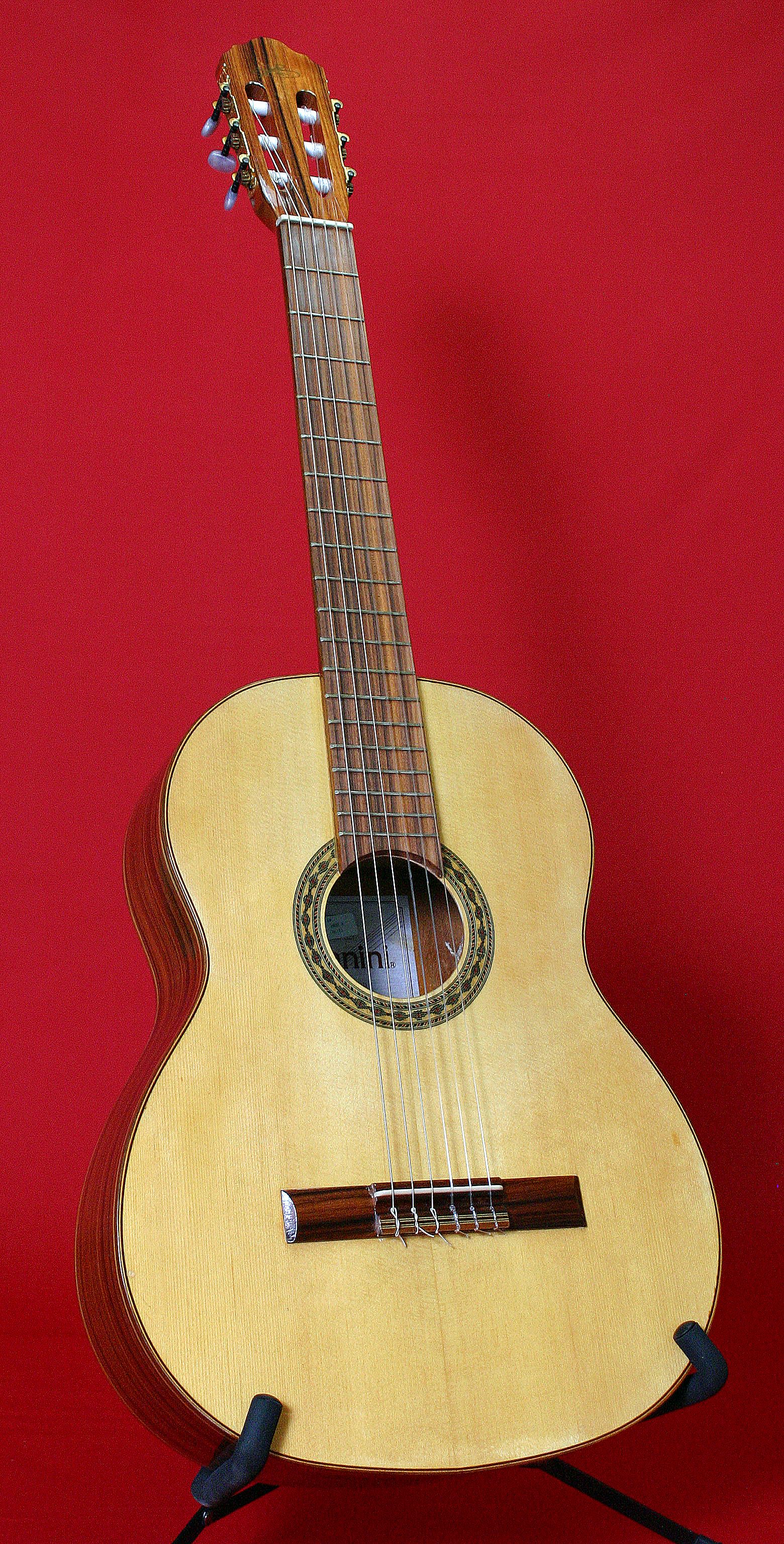 VINTAGE GINNINI SERIES MPB 1900 CLASSICAL GUITAR WITH HARD CASE