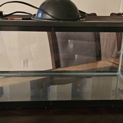 For Sale: Turtle Tank – 20 Gallon – Basking Light $15
