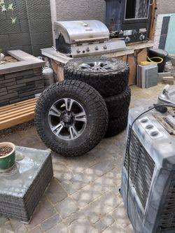 35x12.5 35x10.5 Kenda Klever R/T Tires On 17" 6 Lug Tacoma Wheels