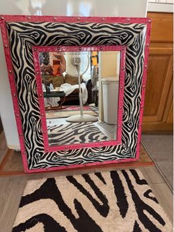 ZEBRA chair mirror rug