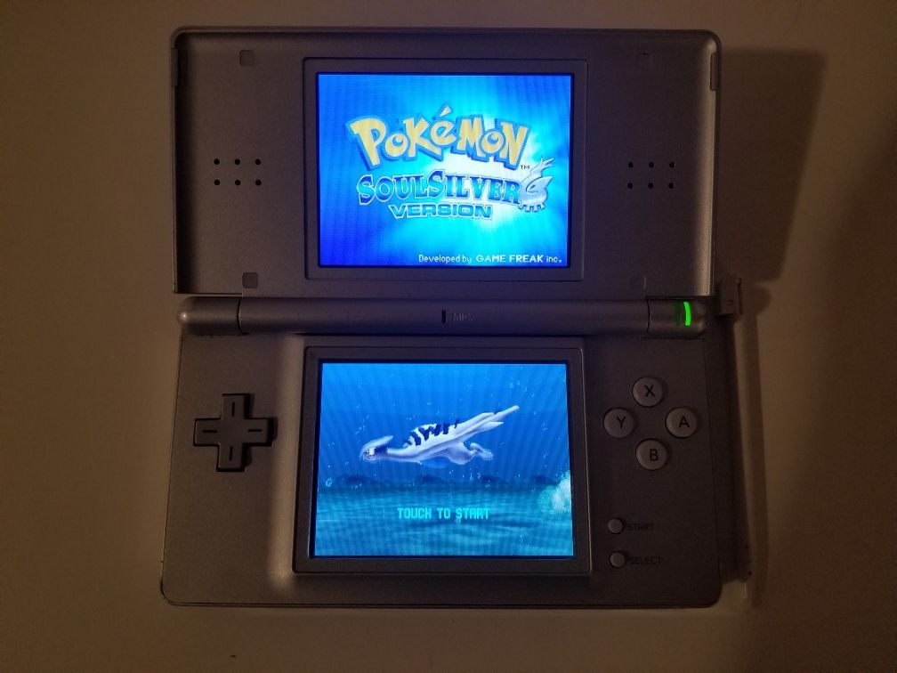 vakuum krater tro Nintendo Ds Lite With R4 4GB loaded With Pokemon Games Trade for Sale in  Queens, NY - OfferUp