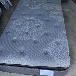 FREE. 2 Twin Mattresses And An Electric Lift Table. 