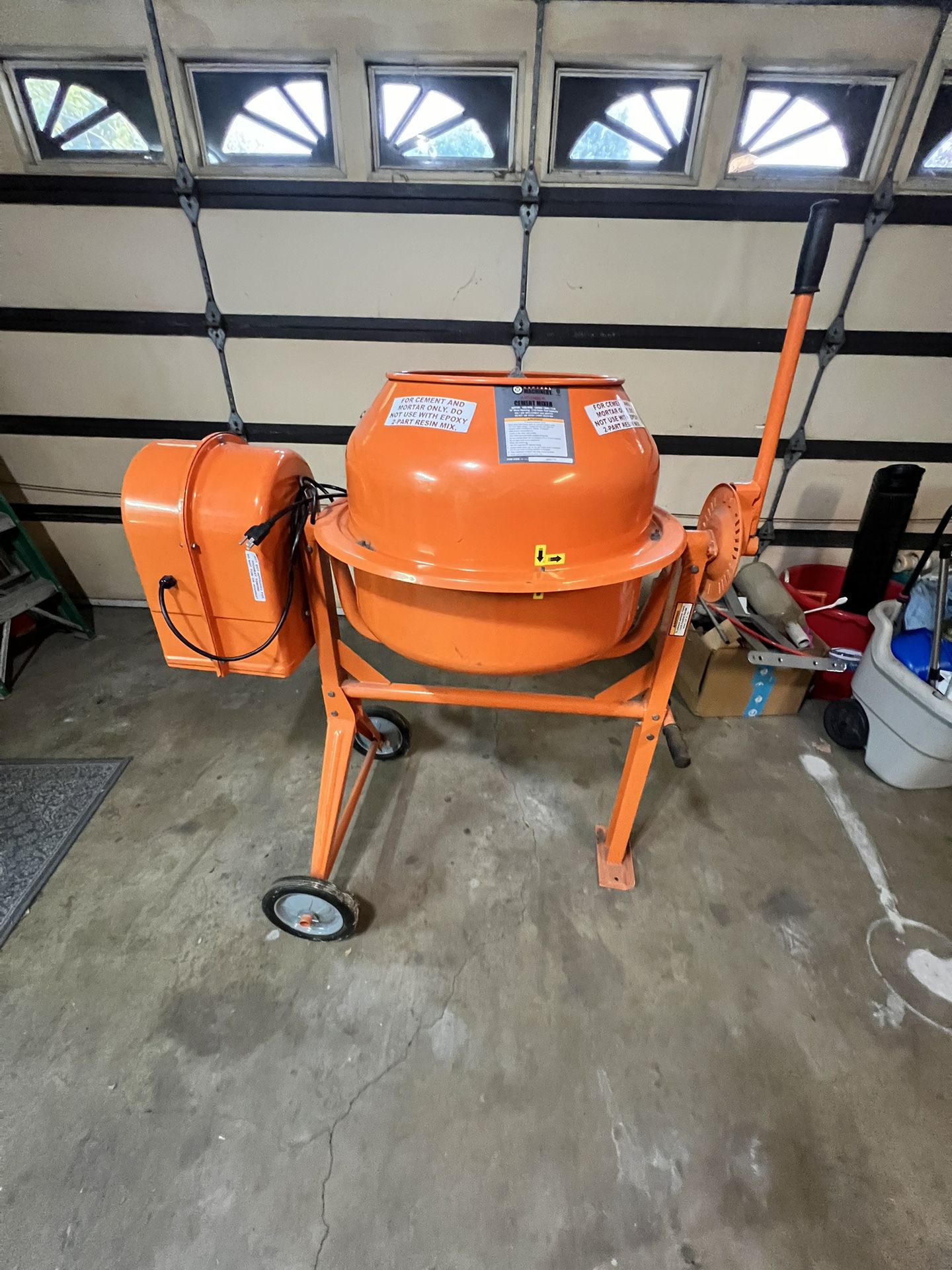CENTRAL MACHINERY 3-1/2 Cubic Ft. Cement Mixer