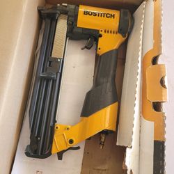 Bostitch Pneumatic Construction Stapler w/ Staples