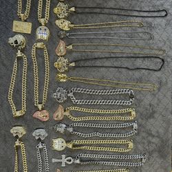 Mens new without tags blinged out demon with 24 inch gold chain.  