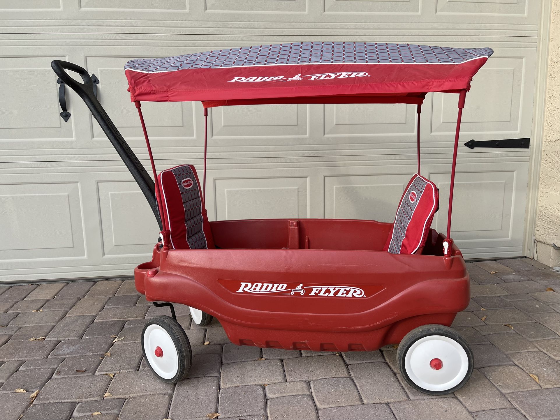 Radio Flyer, Deluxe Family Wagon with Canopy