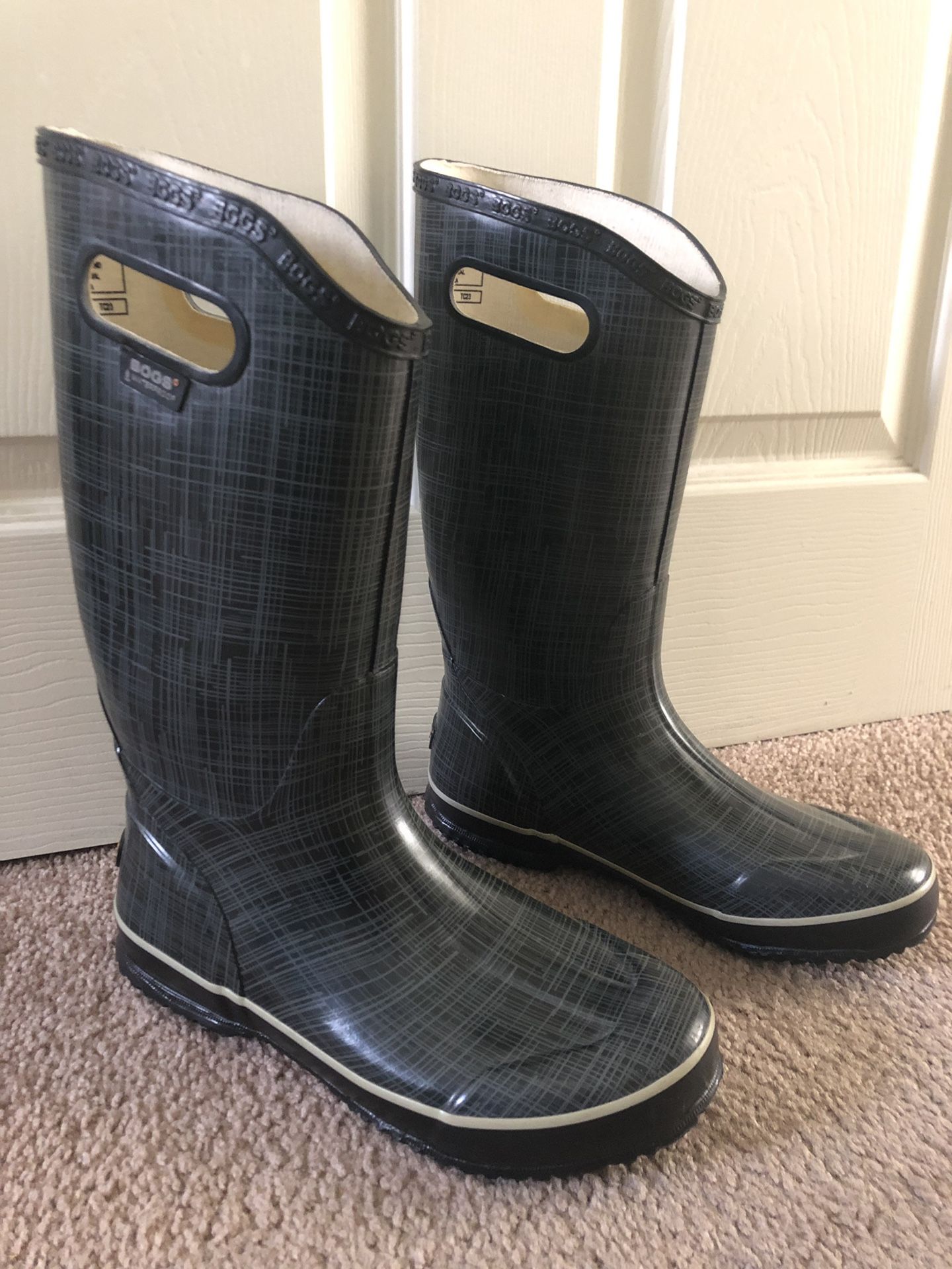 Bogs rain boots size 8
