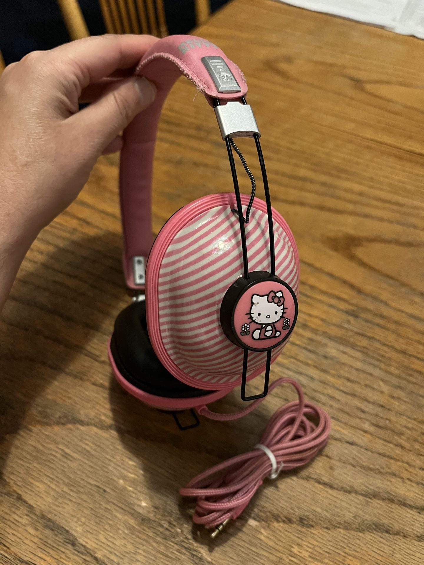 Hello Kitty Auxiliary Cord Headphones Sound Works Great