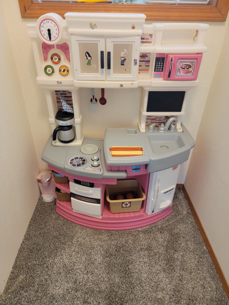 Toy Kitchen With Extras