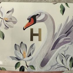 Hourglass Pallet Swan