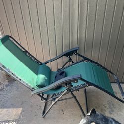 Zero Gravity Lounging Chair For Beach Or Park / Garden Relaxation  