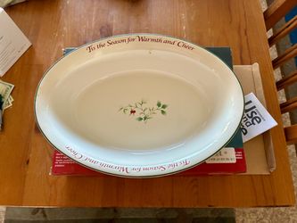 Brand New in Box: Pfaltzgraff Winterberry Sentiments Oval Serving Bowl