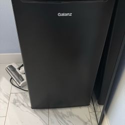 Small/Medium Refrigerator 