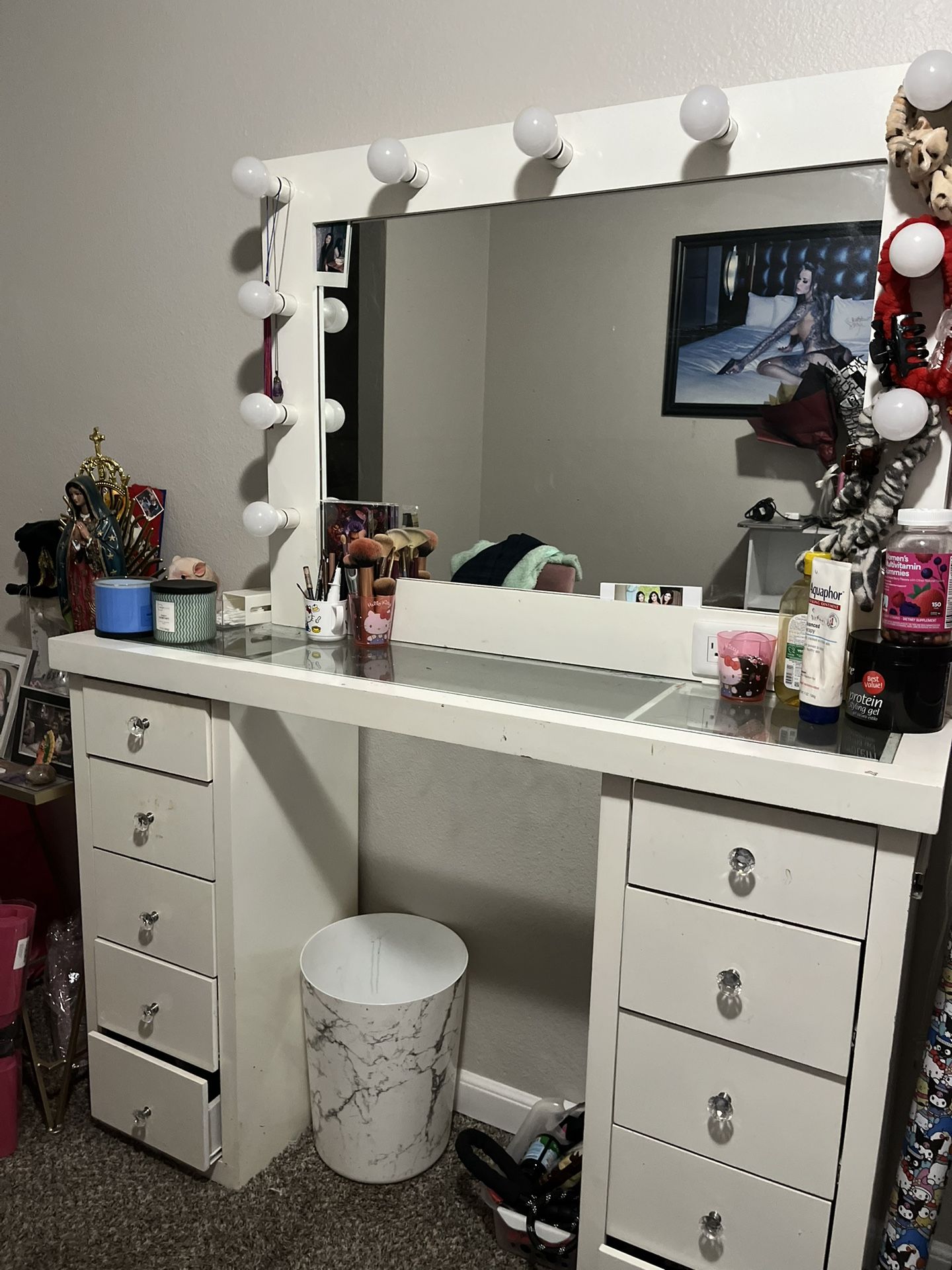 WHITE vanity 350