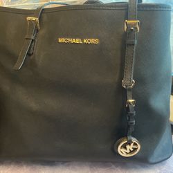 MK purse Like New 