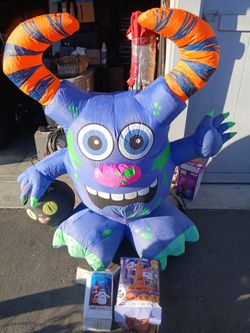 3 Halloween lawn inflatables