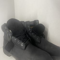 Timberland waterproof 19039 Black Nubuck Leather men's 6 boots Size 10 for  Sale in West Seneca, NY - OfferUp