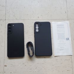 Samsung Galaxy S22 Plus Unlocked Liberado With Case Charger and Screen protector