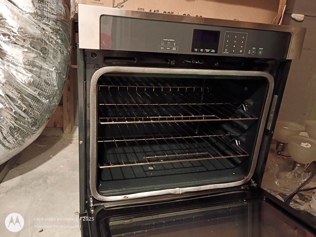 Oven in good condition, no problems, used about 3 times 