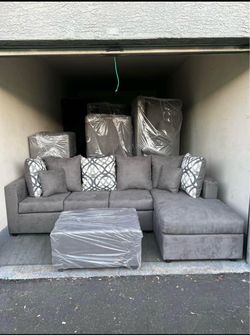 Band new grey sectional sofa couch with ottoman