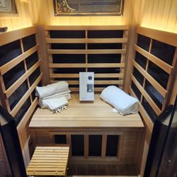 Jacuzzi Infrared Sauna W/ Micro Salt Generator