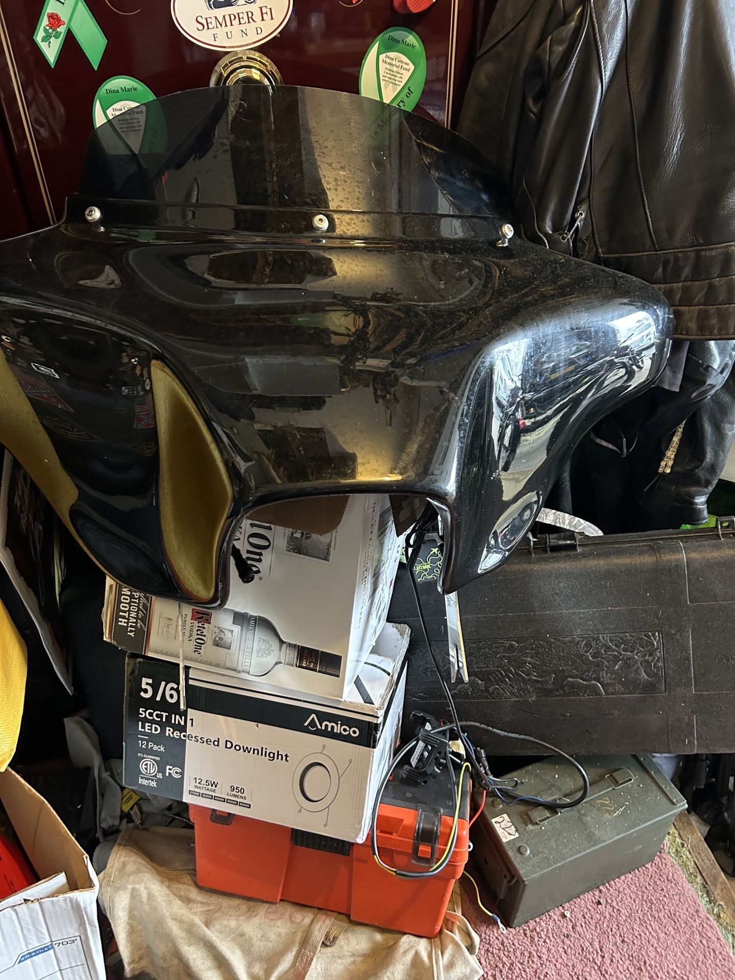 Harley Davidson after market faring with radio and speakers Fits quick connect windshield mounts for Road Kings