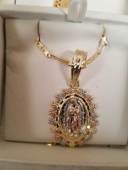 Cadena con dige de la virgen de guadalupe de oro laminado
