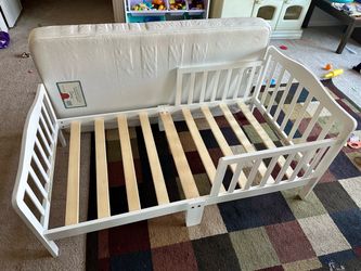 Toddler bed w mattress