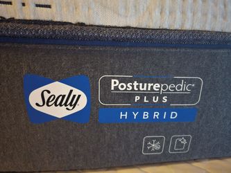 Queen size sealy hybrid plush matress and Boxpring free Delivery