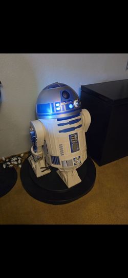 Star Wars R2-D2 Life-Size Figure on Base