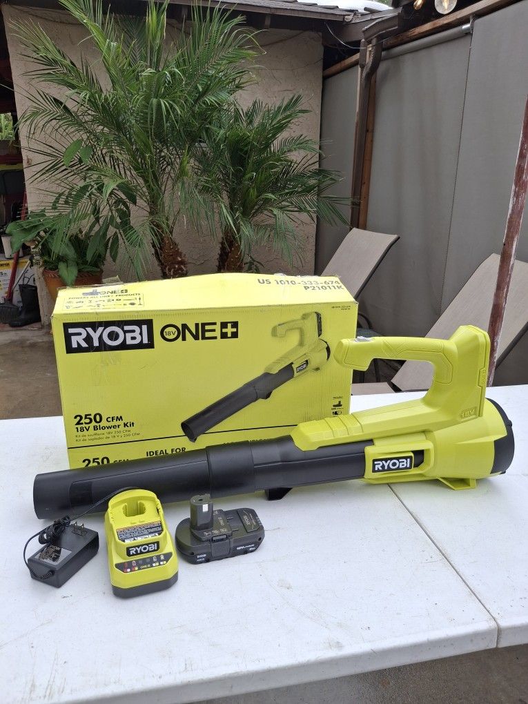 Ryobi One +18V 250 CFM Leaf Blower Kit 