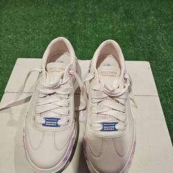 Size 7.5 Women Sketchers