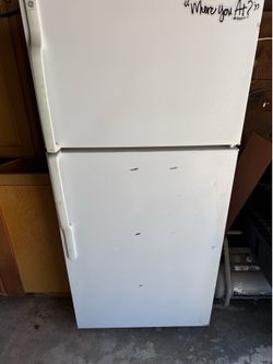 GE Top-Freezer Refrigerator - Works Great!