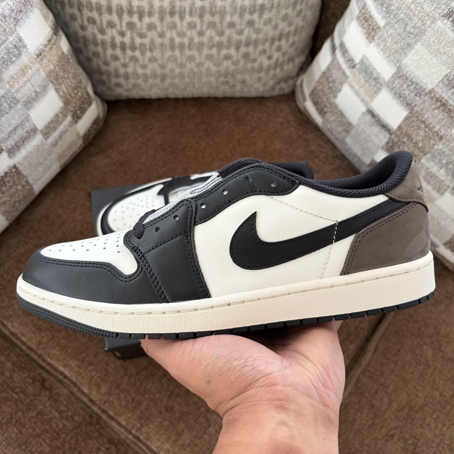 AIR JORDAN 1 RETRO LOW OG 'MOCHA' SIZE 12 MEN BRAND NEW