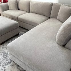 LIKE NEW Beautiful sectional and storage ottoman