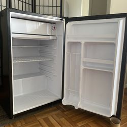 Danby Mini Refrigerator for Bedroom, Living Room, Bar, Dorm, Kitchen, Office,