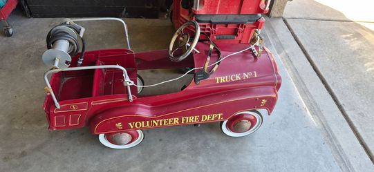 Fire truck pedal car
