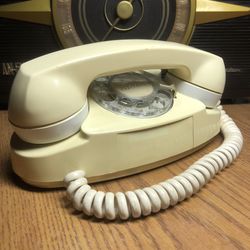 Old dial phone ☎️ as in pic 👍🏻