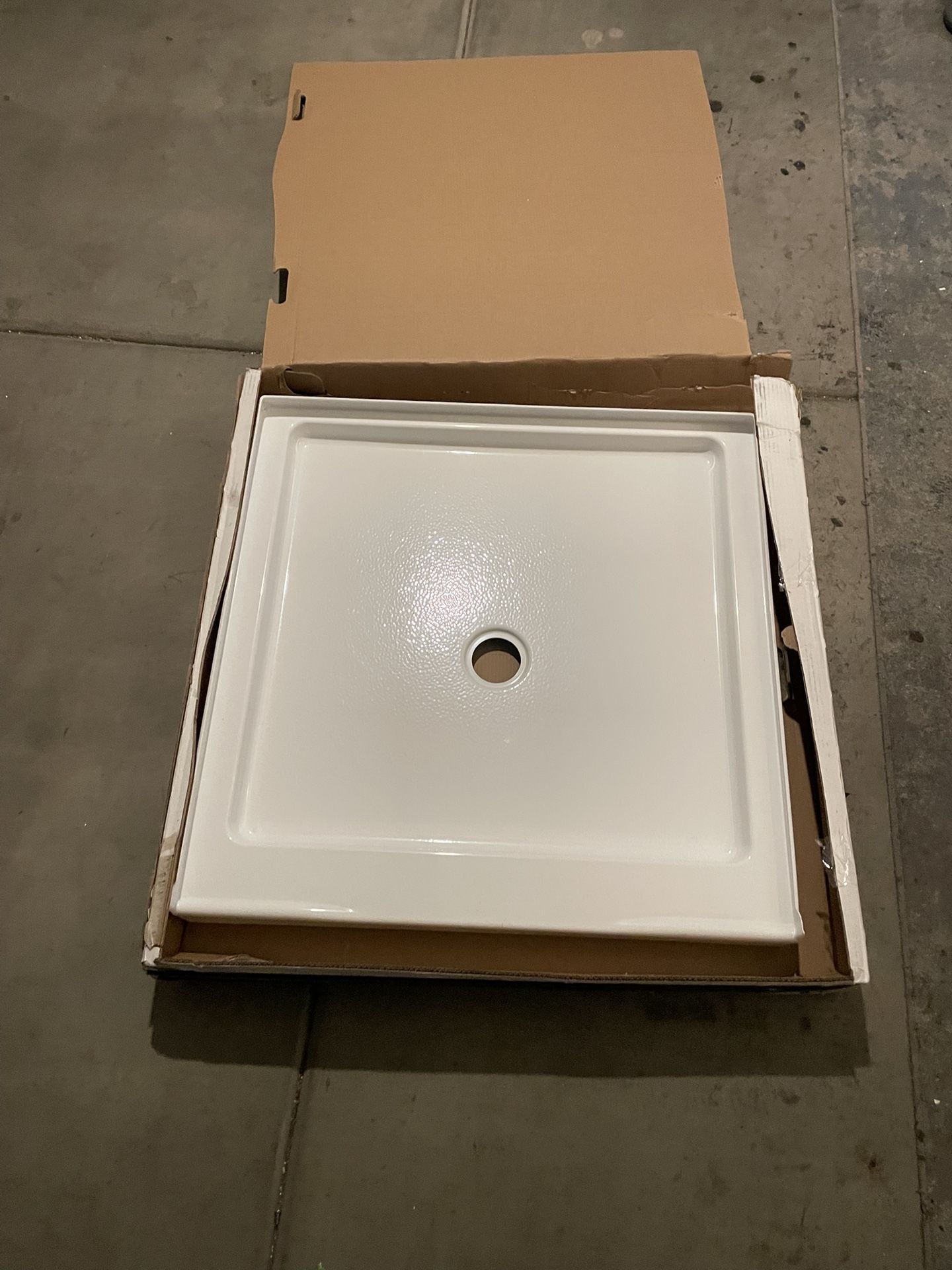Delta Classic 500 36 in. L x 36 in. W Alcove Shower Pan Base with Center Drain in High Gloss White 