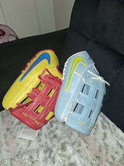 Baseball gloves