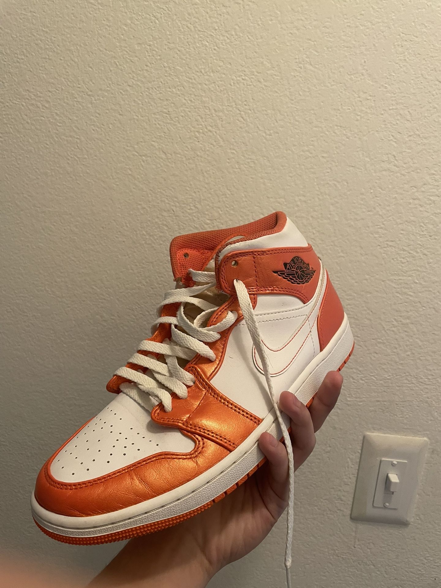 Jordan 1 Orange Metallic 