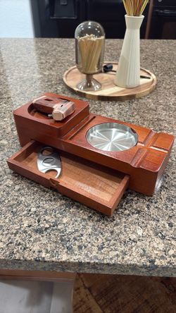 Cigar ashtray