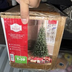 Brand New Green Pine Christmas Tree Six Foot