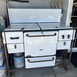 Vintage Magic Chef American Made Stove