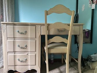 Dresser, Table, Mirror and Chair Set $800