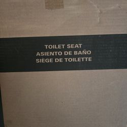 Mainline ML170000 Elongated Toilet Seat 1/2" Plastic, White, Closed Front