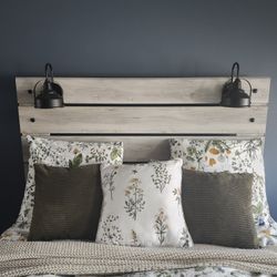 Ashley Furniture Cambeck Queen Headboard