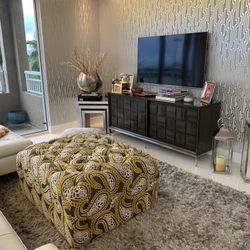 Gorgeous Elegant Ottoman For Any Home 