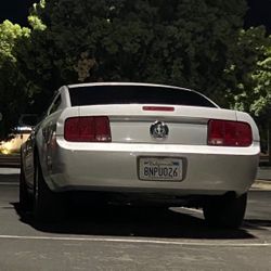 Rear Oem Bumper 2005 Mustang V6