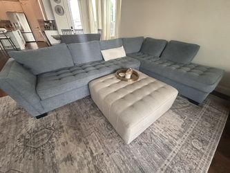 Oversized Rooms To Go 130" Denim Blue Sectional w/ 91" Chaise & Ivory Ottoman – Less Than 2 Yrs Old